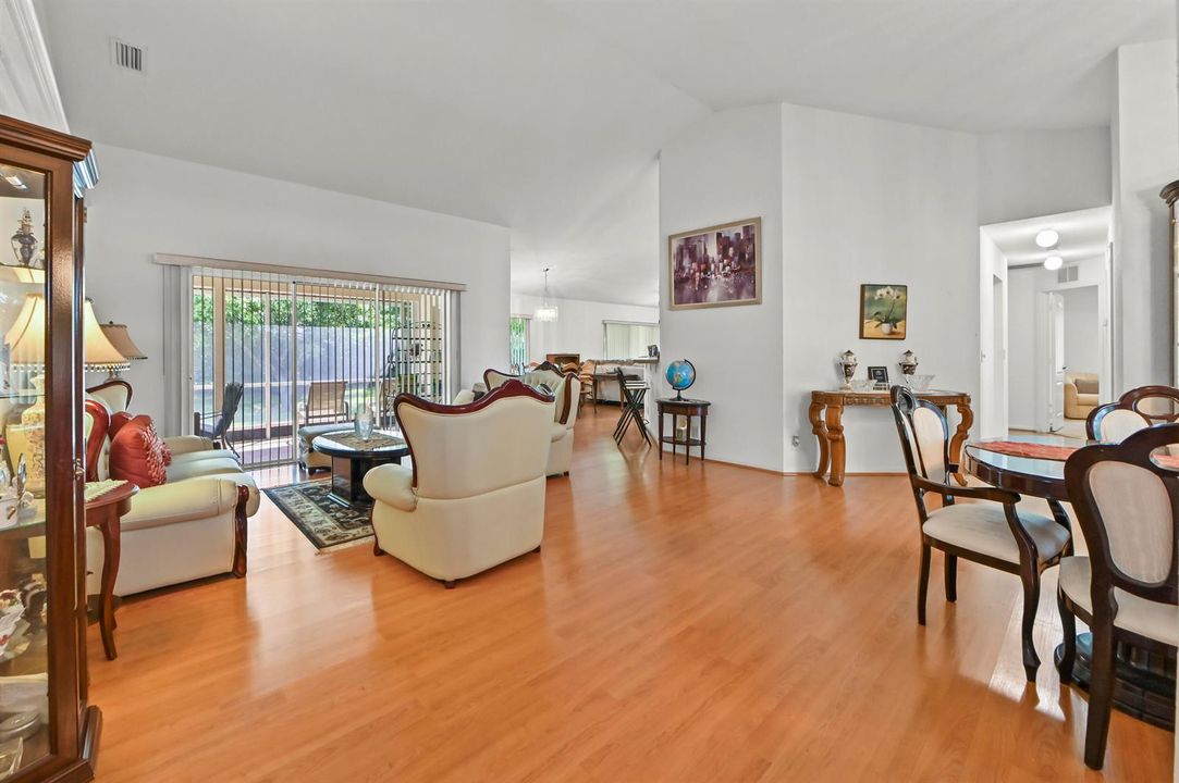 05 Living room 01