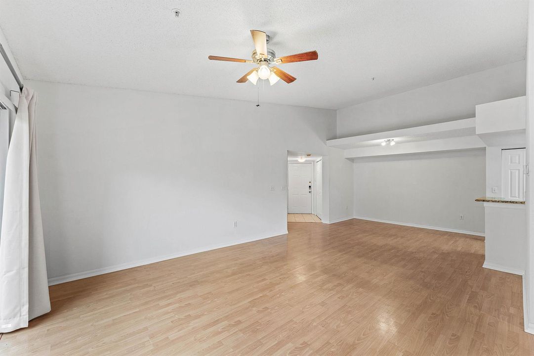 010-200CrestwoodCourtNorth-211-RoyalPalm