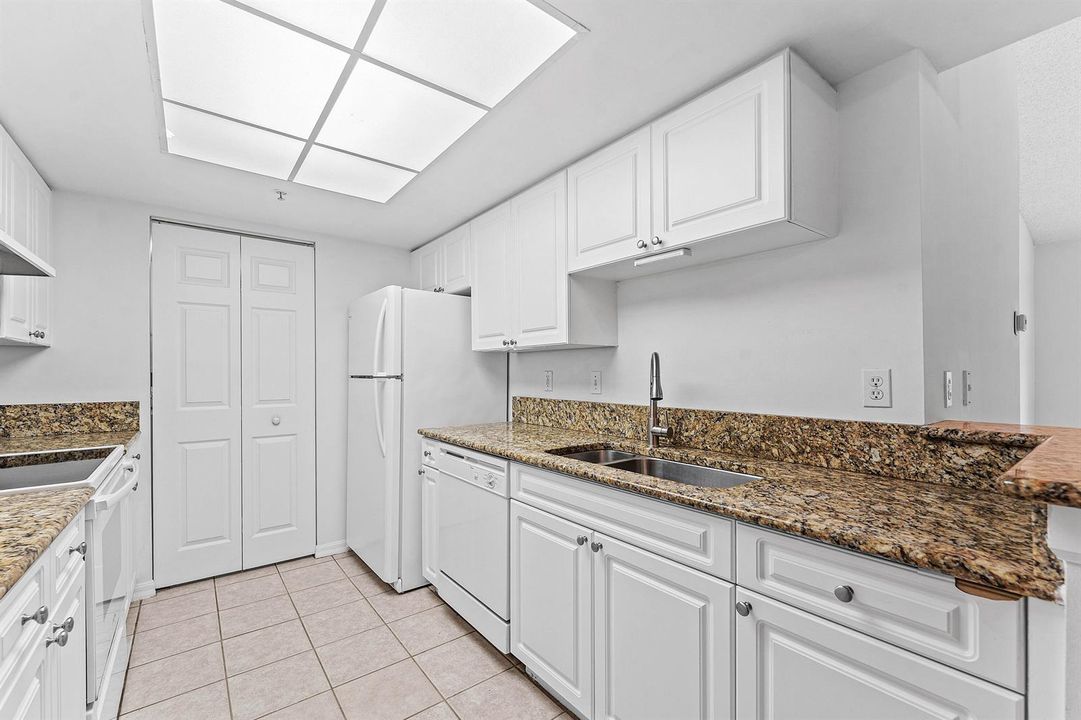 014-200CrestwoodCourtNorth-211-RoyalPalm