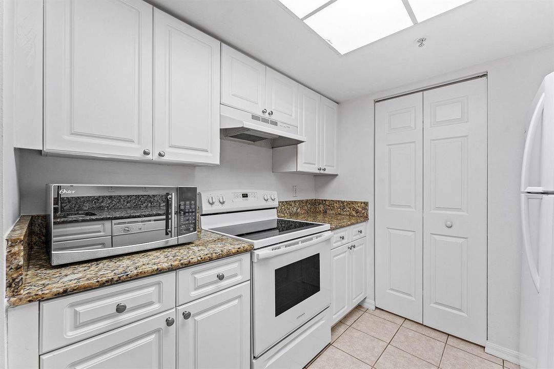 013-200CrestwoodCourtNorth-211-RoyalPalm