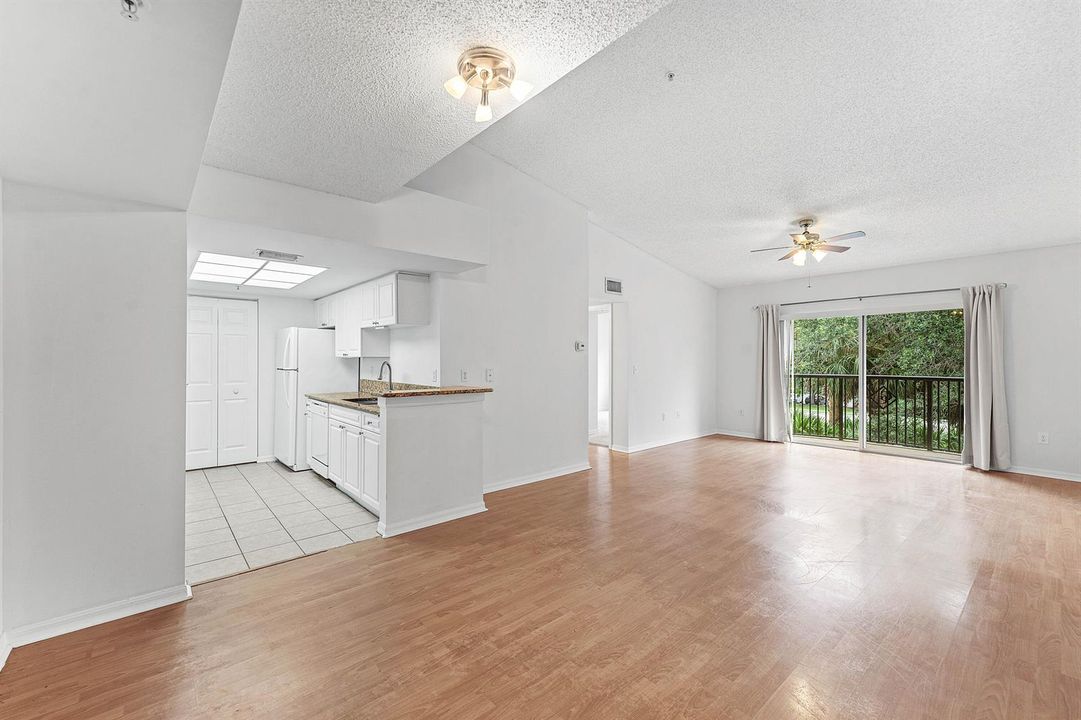 009-200CrestwoodCourtNorth-211-RoyalPalm