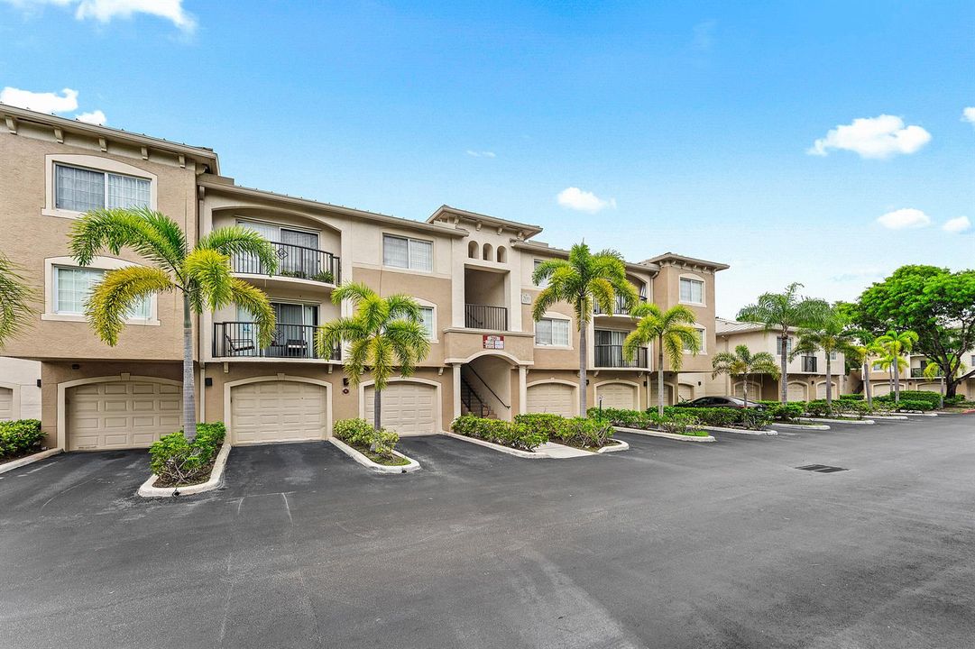 002-200CrestwoodCourtNorth-211-RoyalPalm