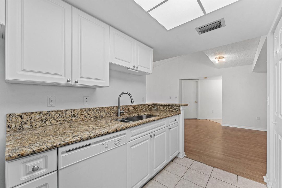 015-200CrestwoodCourtNorth-211-RoyalPalm
