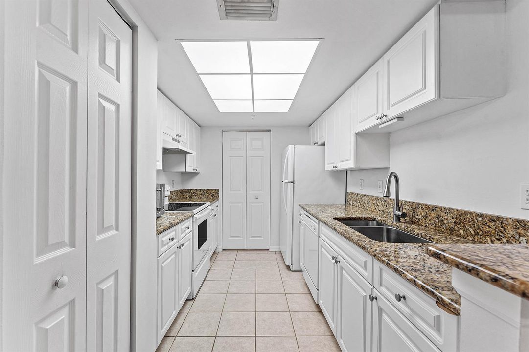 012-200CrestwoodCourtNorth-211-RoyalPalm