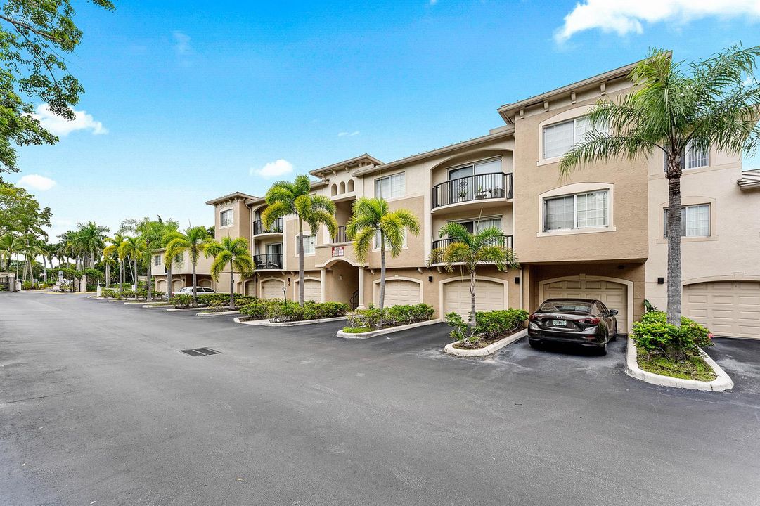 003-200CrestwoodCourtNorth-211-RoyalPalm