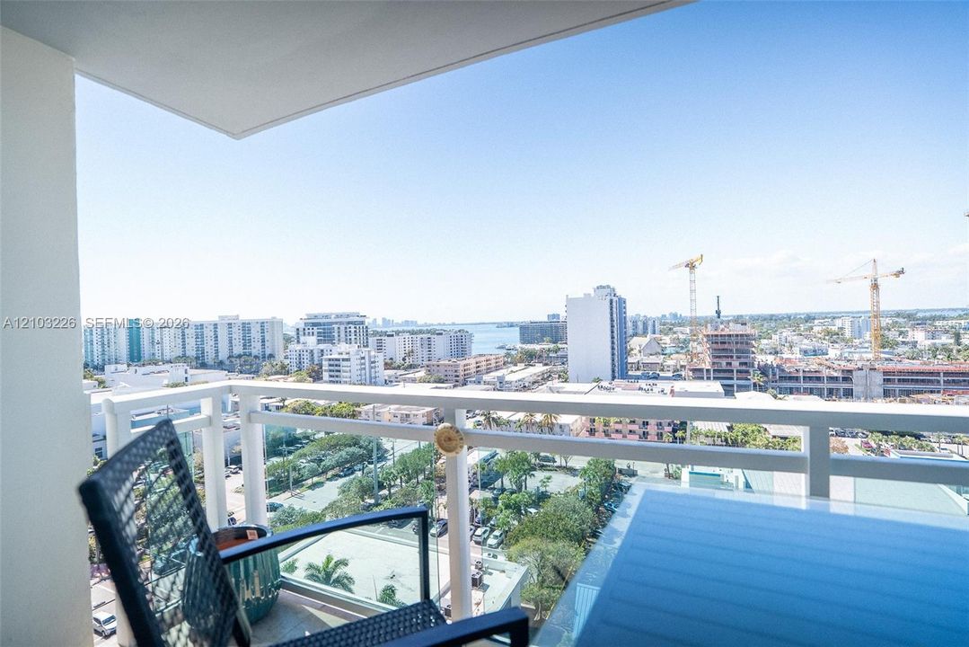 В аренду: $3,500 (1 спален, 1 ванн, 817 Квадратных фут)