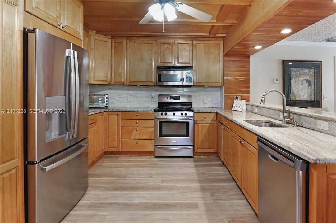For Sale: $738,000 (3 beds, 2 baths, 1832 Square Feet)