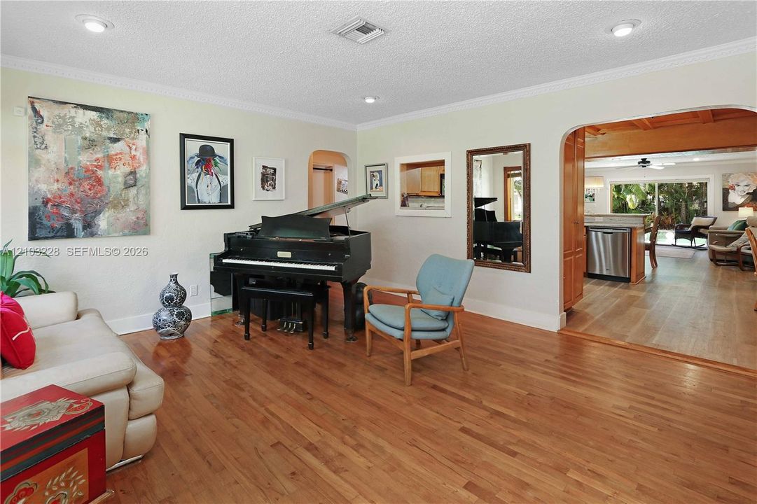 For Sale: $738,000 (3 beds, 2 baths, 1832 Square Feet)
