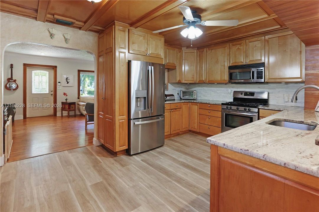 For Sale: $738,000 (3 beds, 2 baths, 1832 Square Feet)