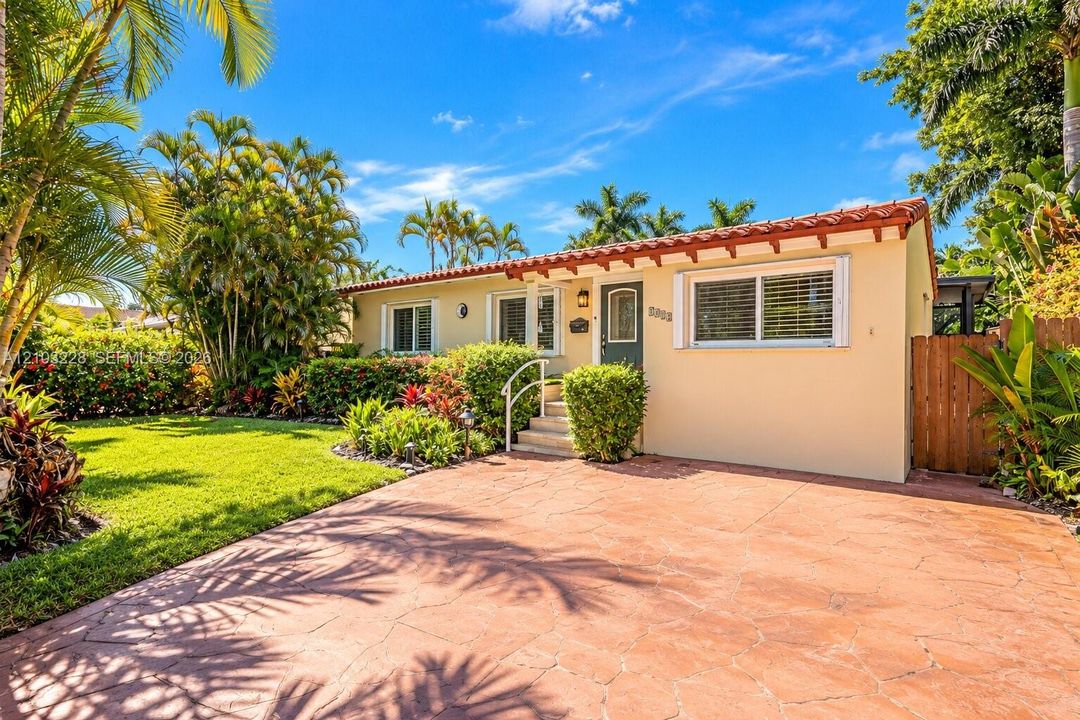 For Sale: $738,000 (3 beds, 2 baths, 1832 Square Feet)