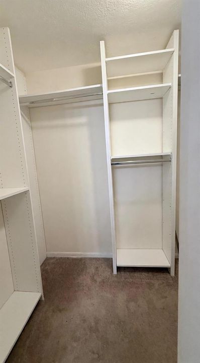11-walkin-closet