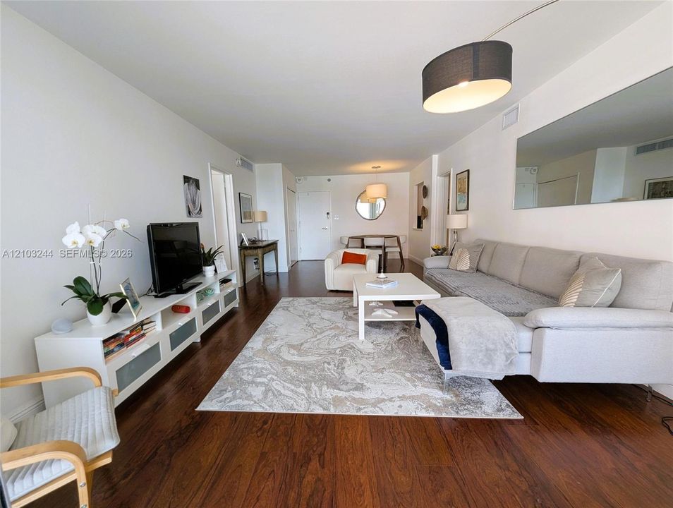 En Venta: $629,900 (2 camas, 2 baños, 1030 Pies cuadrados)