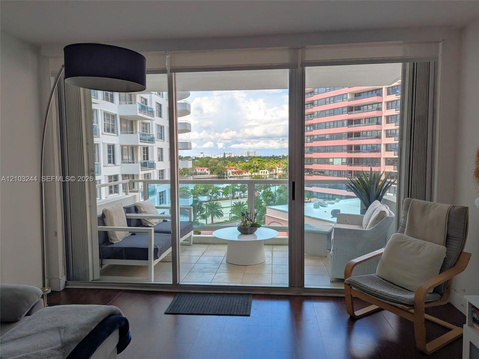 En Venta: $629,900 (2 camas, 2 baños, 1030 Pies cuadrados)