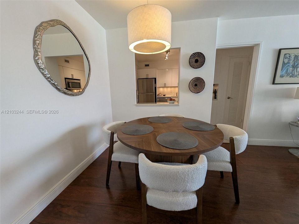 En Venta: $629,900 (2 camas, 2 baños, 1030 Pies cuadrados)