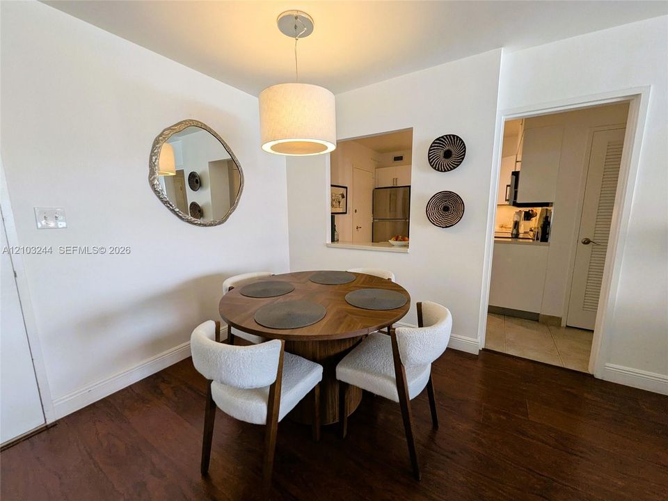En Venta: $629,900 (2 camas, 2 baños, 1030 Pies cuadrados)