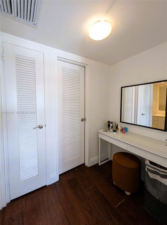 En Venta: $629,900 (2 camas, 2 baños, 1030 Pies cuadrados)