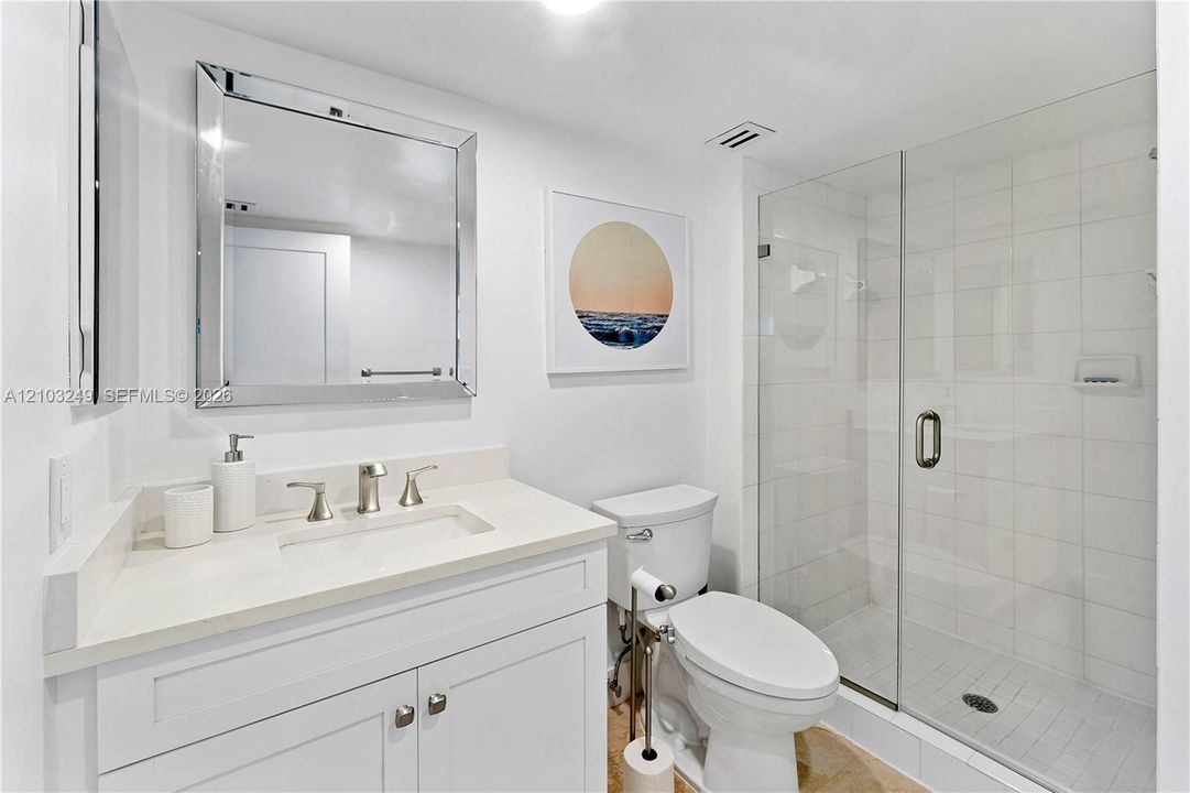 2nd bath with seamless shower