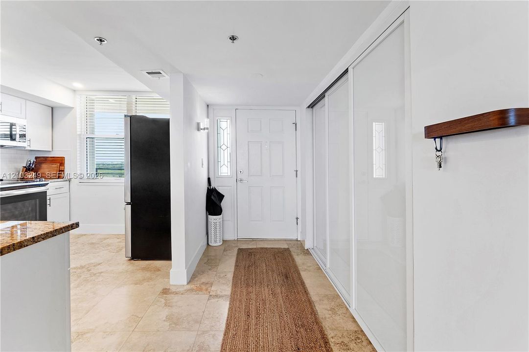 En Venta: $995,000 (2 camas, 2 baños, 1295 Pies cuadrados)
