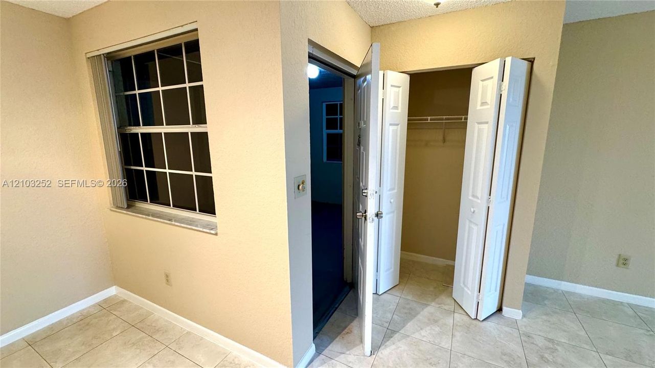 For Rent: $1,900 (1 beds, 1 baths, 862 Square Feet)