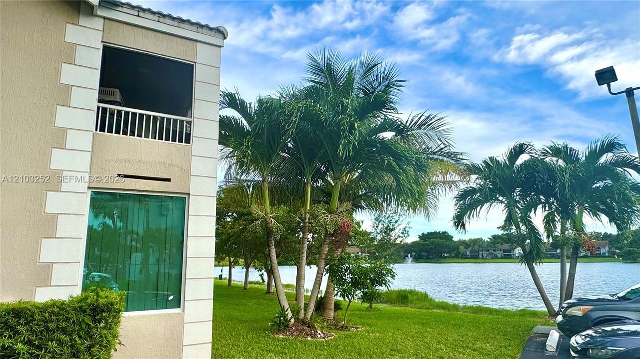 For Rent: $1,900 (1 beds, 1 baths, 862 Square Feet)