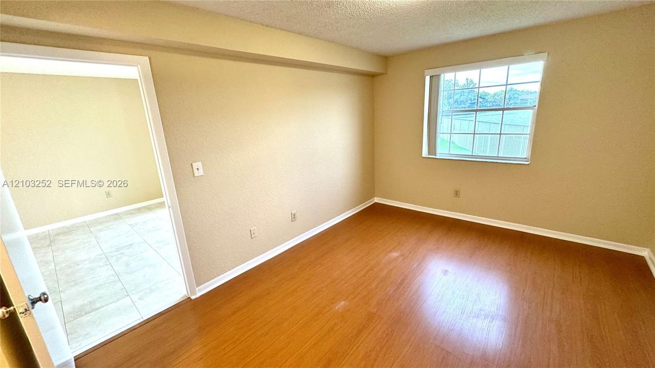 For Rent: $1,900 (1 beds, 1 baths, 862 Square Feet)