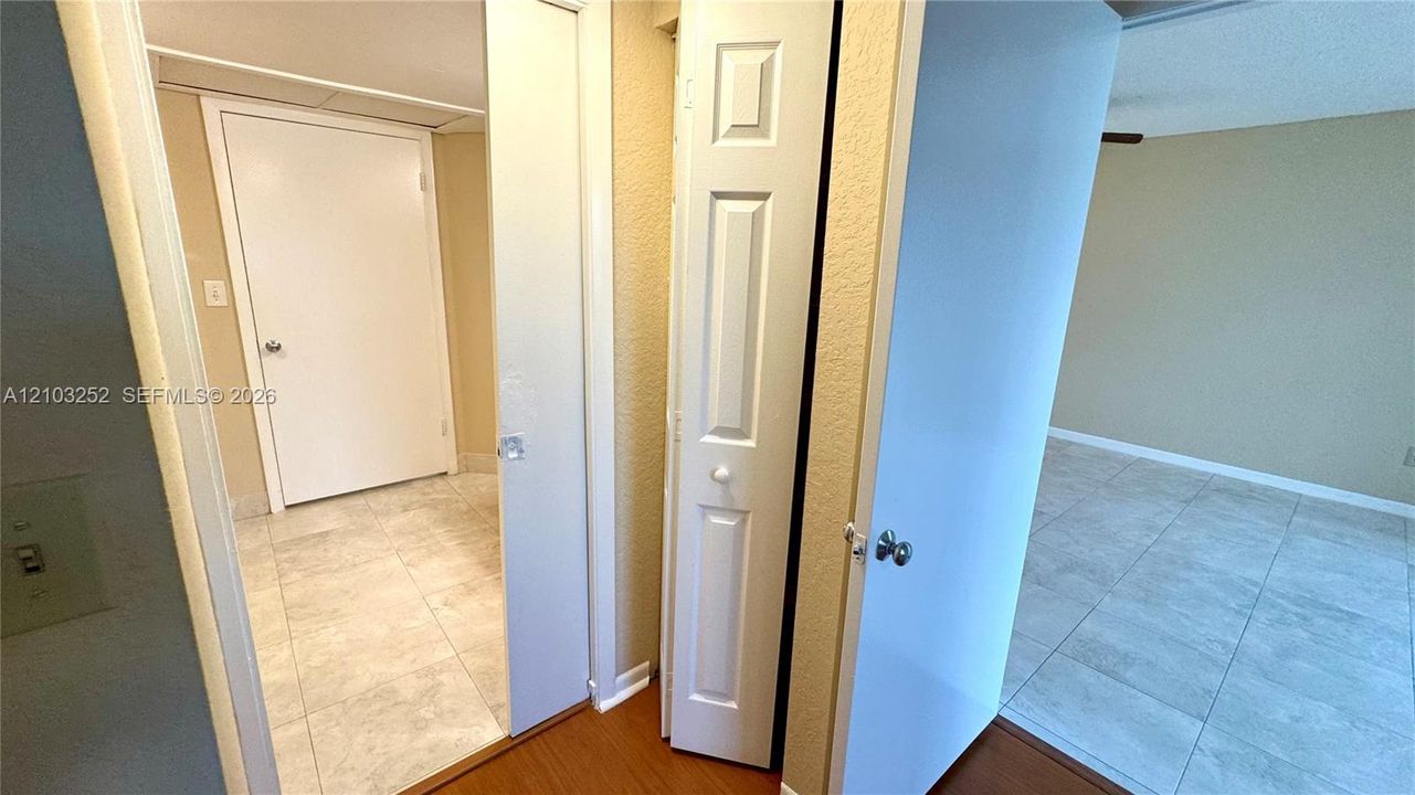 For Rent: $1,900 (1 beds, 1 baths, 862 Square Feet)