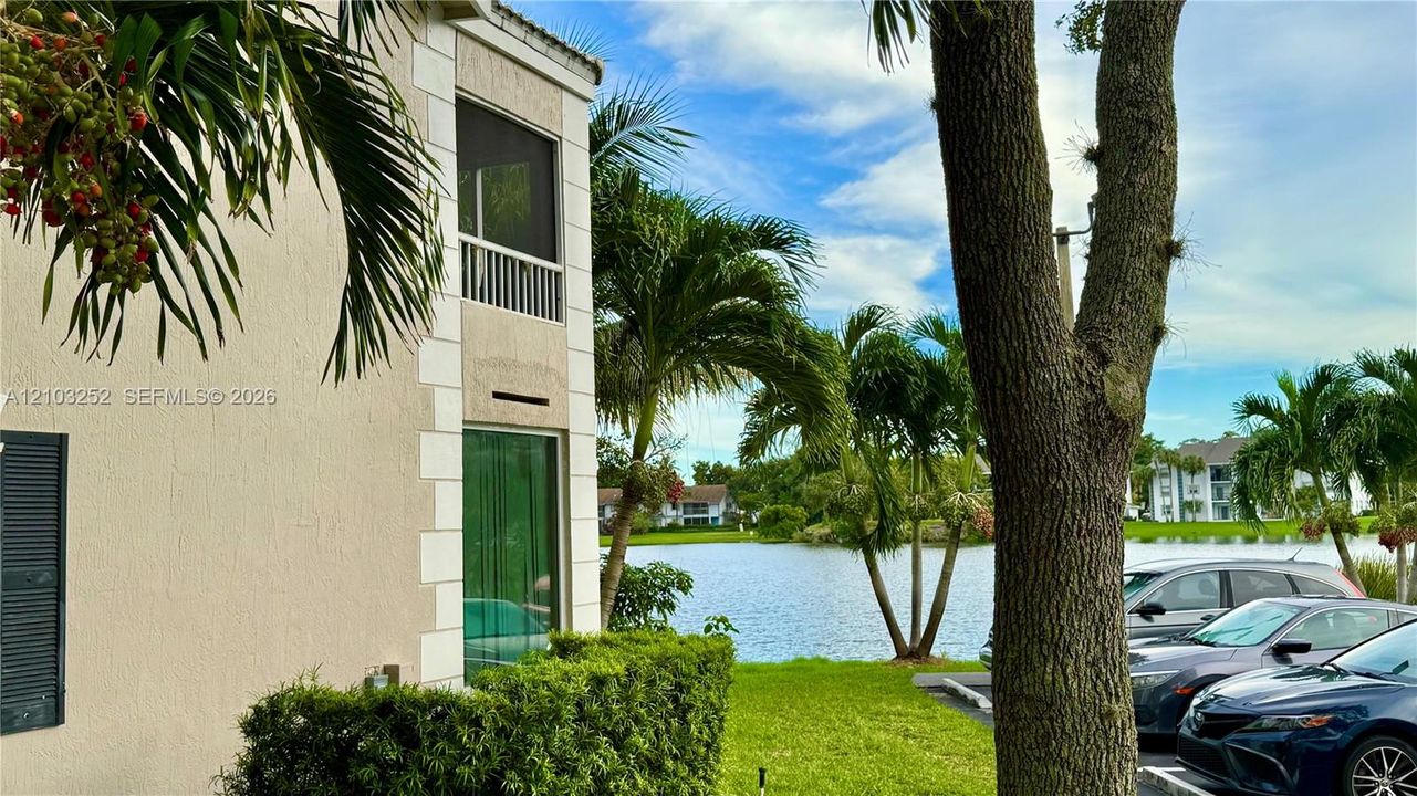 For Rent: $1,900 (1 beds, 1 baths, 862 Square Feet)