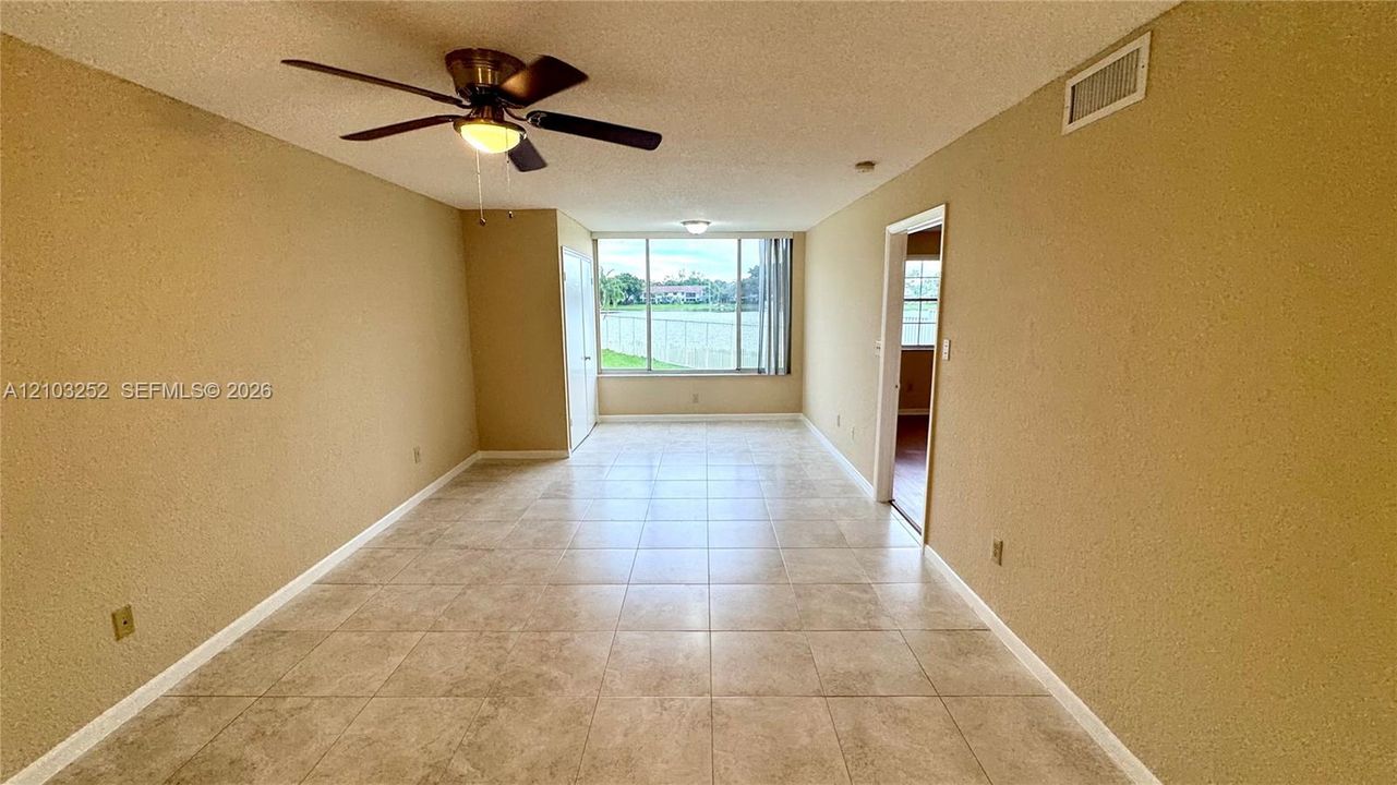 For Rent: $1,900 (1 beds, 1 baths, 862 Square Feet)