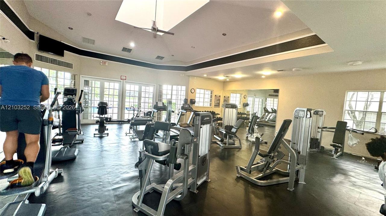 For Rent: $1,900 (1 beds, 1 baths, 862 Square Feet)