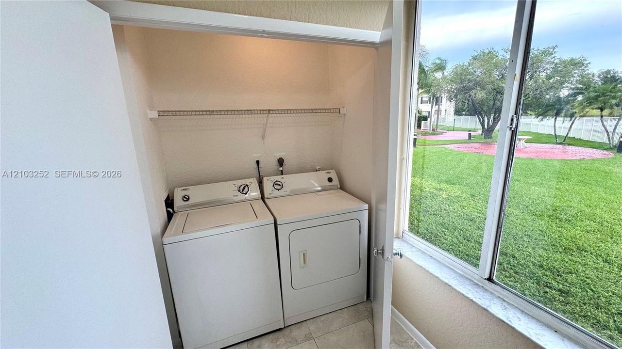 For Rent: $1,900 (1 beds, 1 baths, 862 Square Feet)