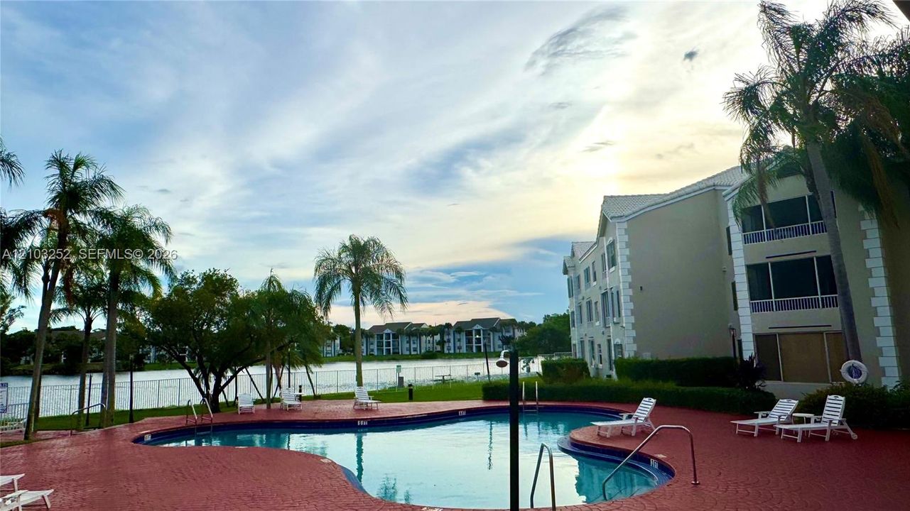 For Rent: $1,900 (1 beds, 1 baths, 862 Square Feet)