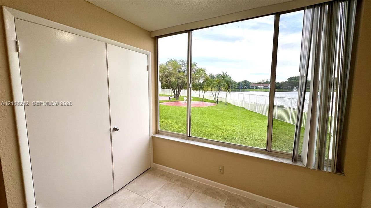 For Rent: $1,900 (1 beds, 1 baths, 862 Square Feet)