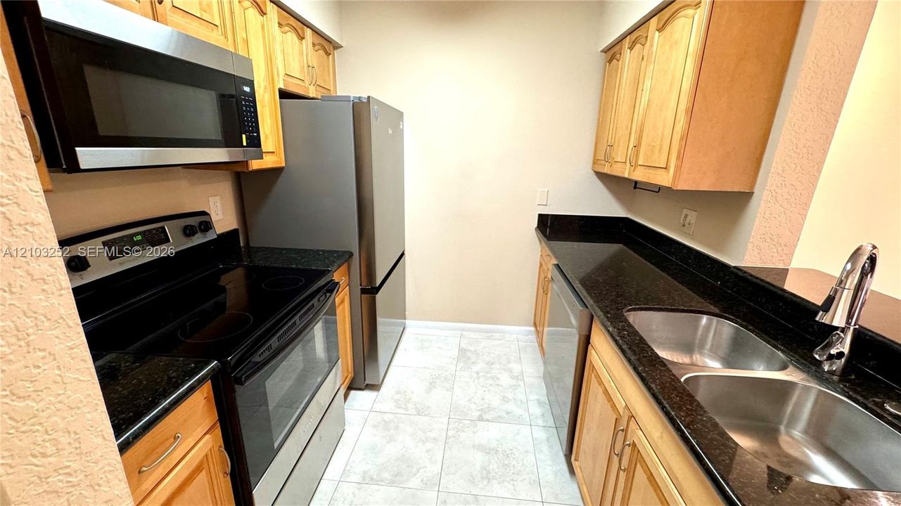 For Rent: $1,900 (1 beds, 1 baths, 862 Square Feet)