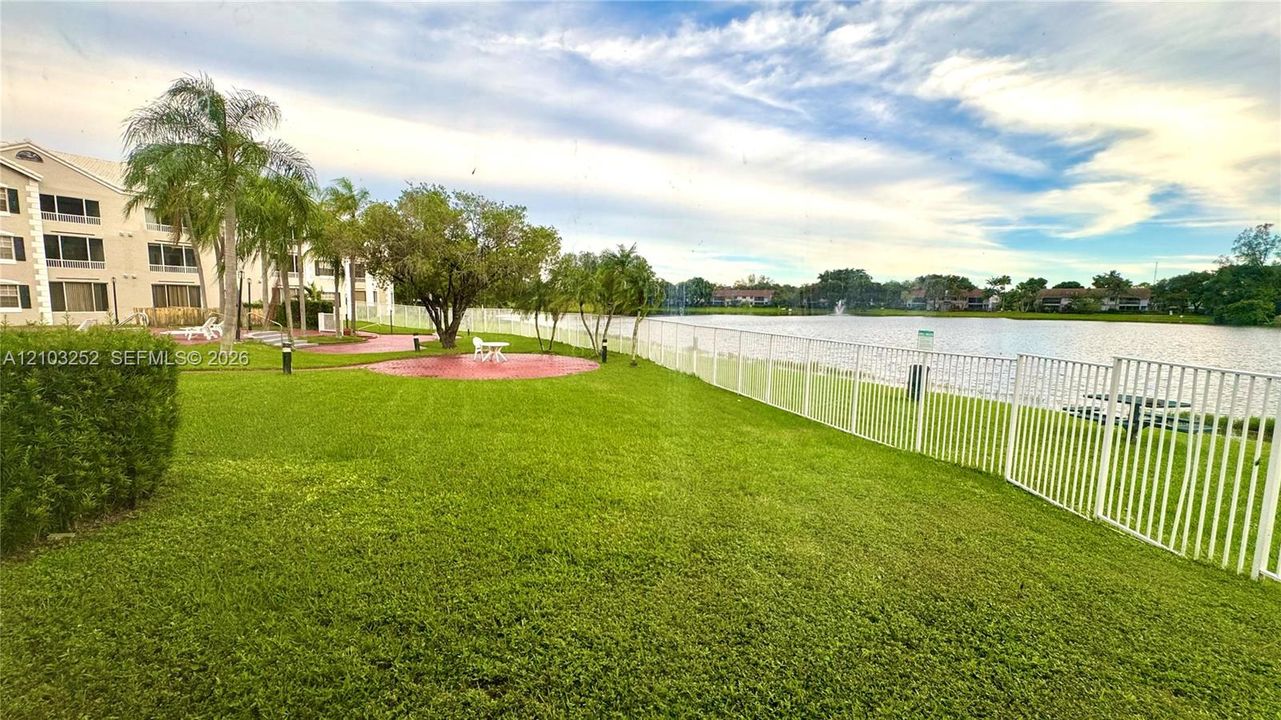 For Rent: $1,900 (1 beds, 1 baths, 862 Square Feet)