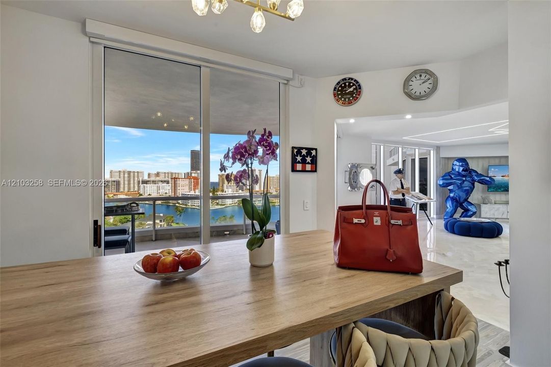 For Sale: $3,100,000 (3 beds, 3 baths, 3173 Square Feet)