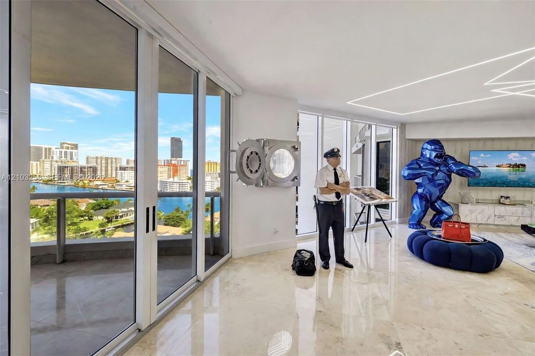 For Sale: $3,100,000 (3 beds, 3 baths, 3173 Square Feet)