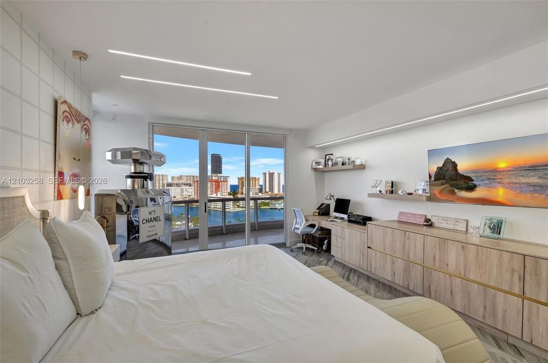 For Sale: $3,100,000 (3 beds, 3 baths, 3173 Square Feet)