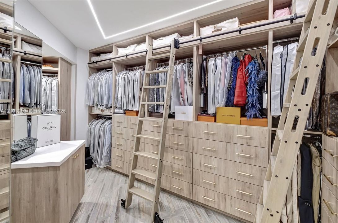 For Sale: $3,100,000 (3 beds, 3 baths, 3173 Square Feet)