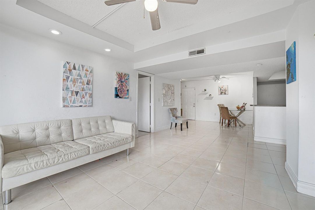 08-Livingroom-B