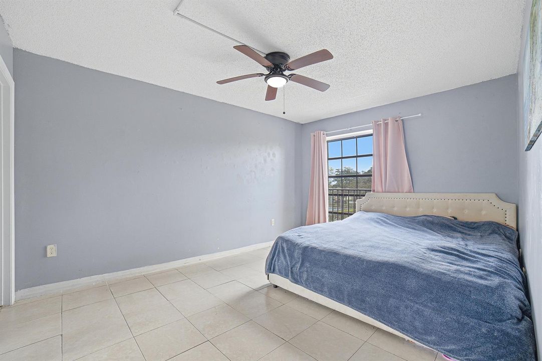 18-Bedroom2