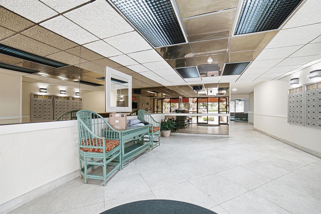 04-Lobby