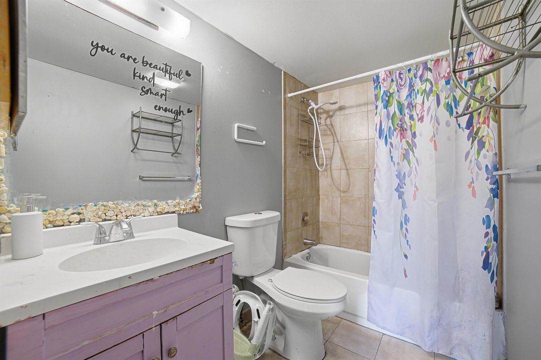 22-Bedroom2-Bathroom