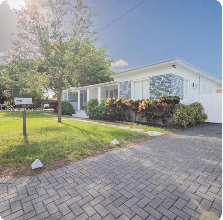 В аренду: $2,950 (2 спален, 2 ванн, 2746 Квадратных фут)
