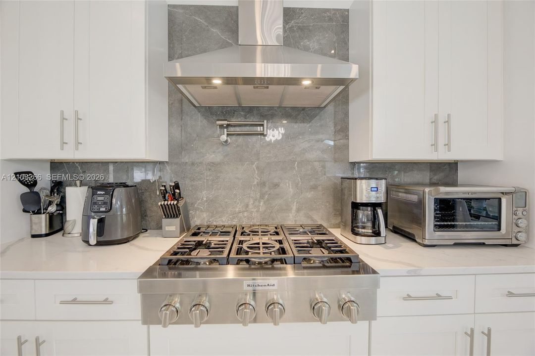 For Rent: $16,000 (3 beds, 2 baths, 2152 Square Feet)