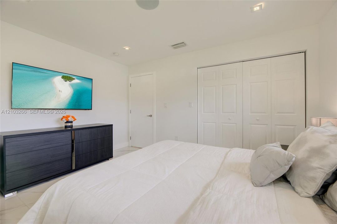 For Rent: $16,000 (3 beds, 2 baths, 2152 Square Feet)