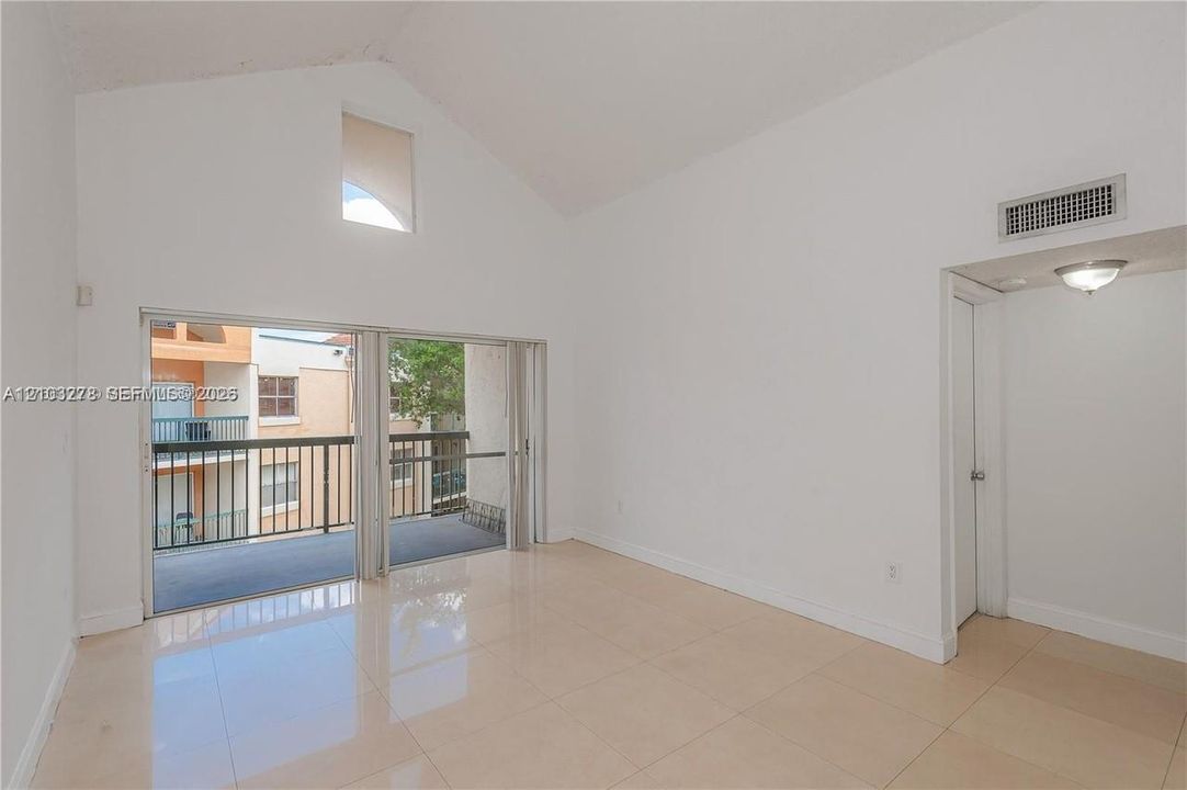 For Rent: $2,350 (2 beds, 2 baths, 950 Square Feet)