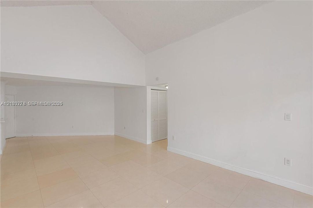 For Rent: $2,350 (2 beds, 2 baths, 950 Square Feet)