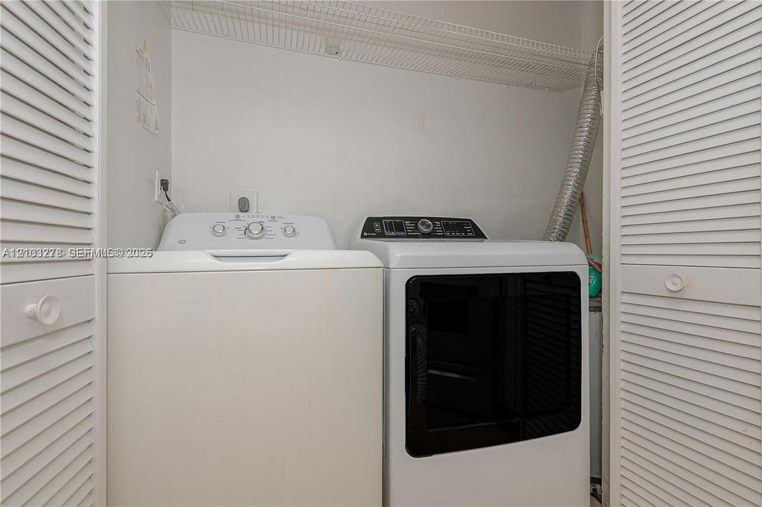 For Rent: $2,350 (2 beds, 2 baths, 950 Square Feet)