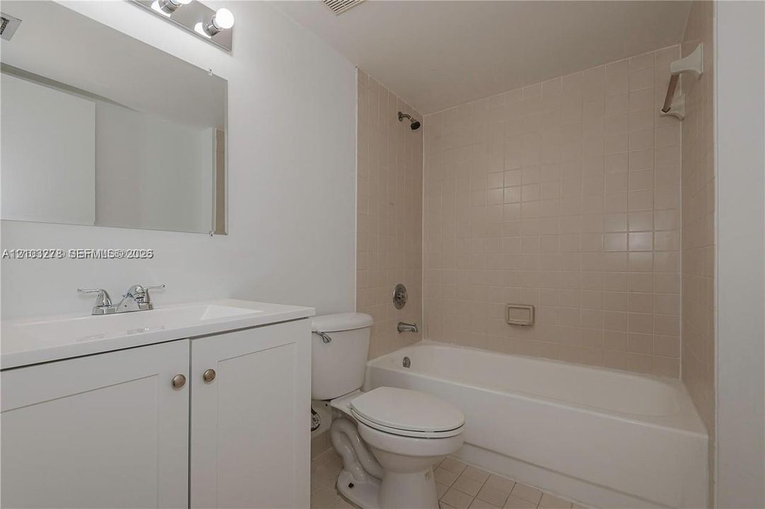 For Rent: $2,350 (2 beds, 2 baths, 950 Square Feet)