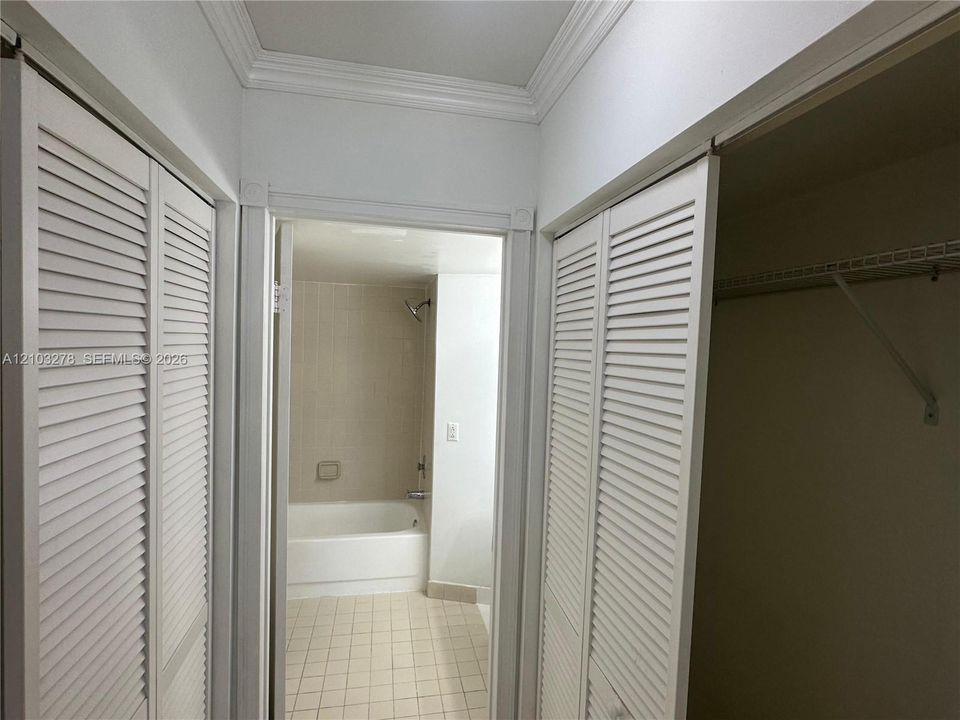 For Rent: $2,350 (2 beds, 2 baths, 950 Square Feet)